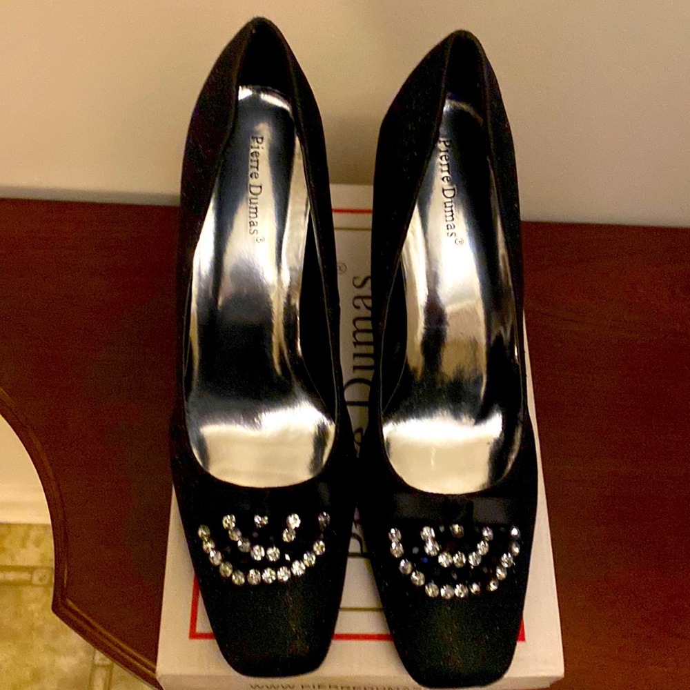 Shoes- Pierre Dumas, 11M black, 2 1/2 heel.